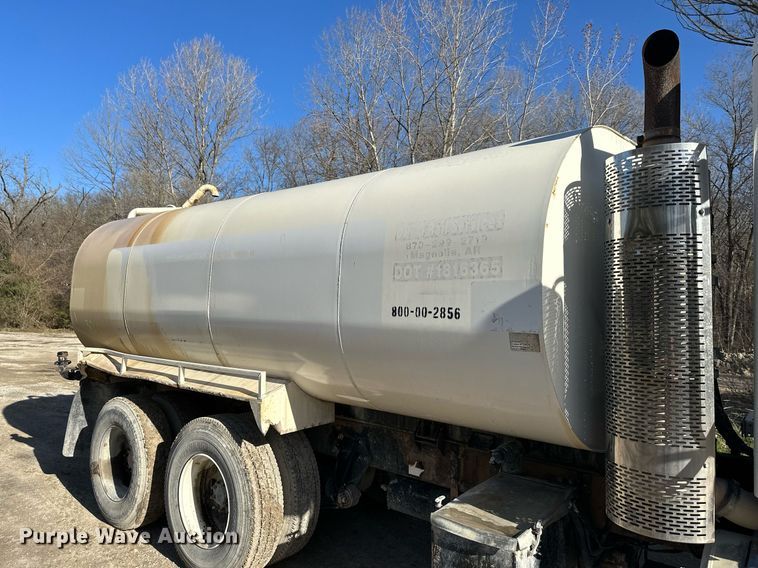 image for item DR5135 2008 Freightliner Columbia  water truck