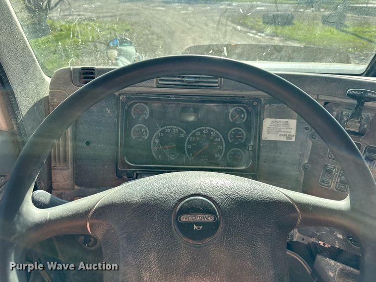 image for item DR5135 2008 Freightliner Columbia  water truck