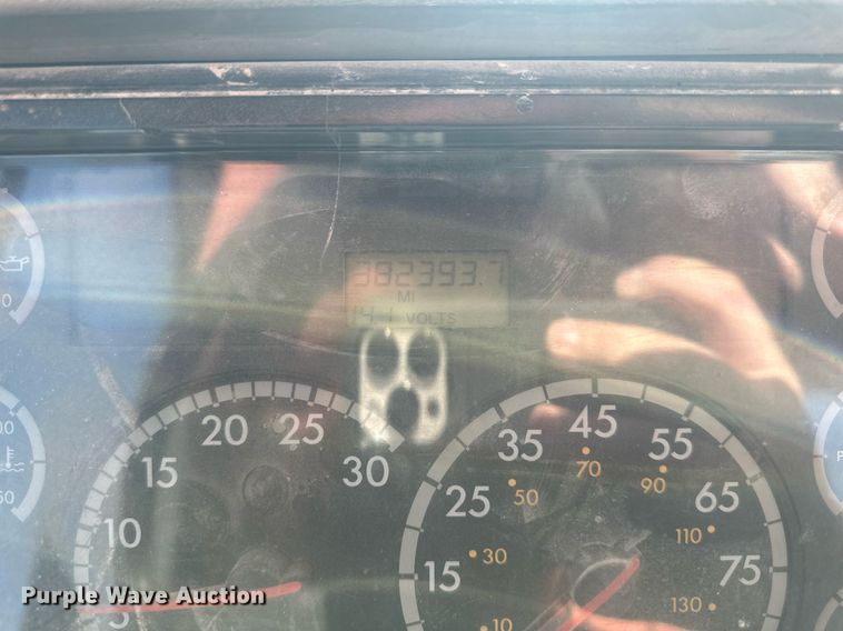 image for item DR5135 2008 Freightliner Columbia  water truck