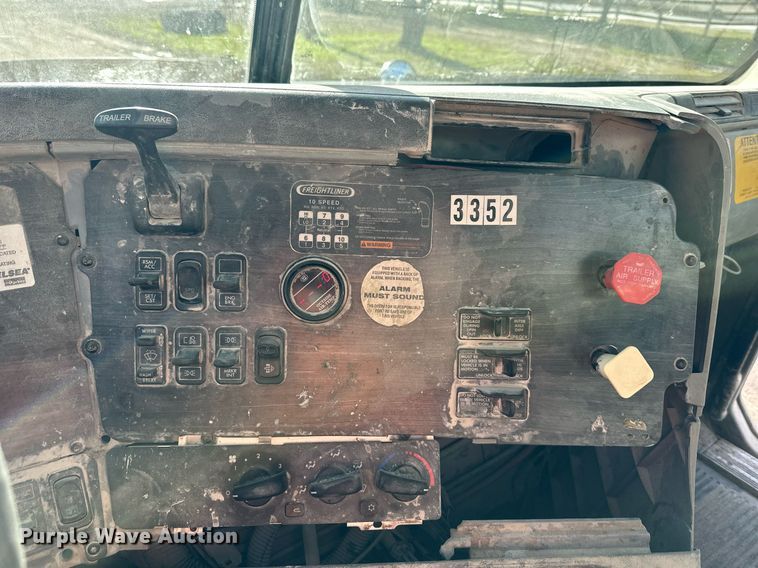 image for item DR5135 2008 Freightliner Columbia  water truck