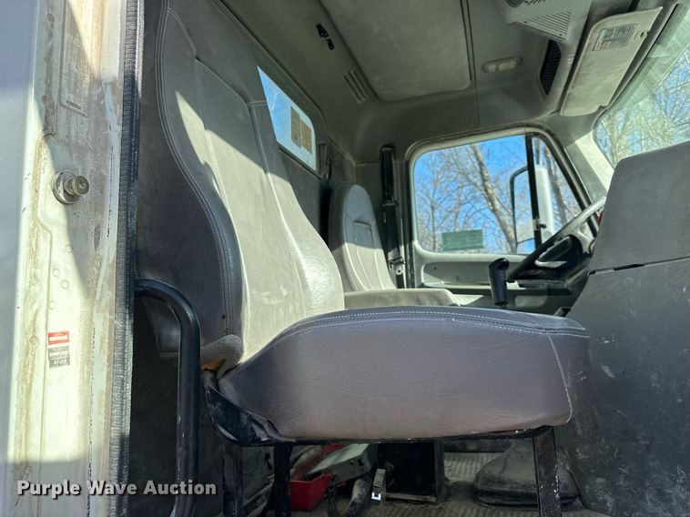 image for item DR5135 2008 Freightliner Columbia  water truck