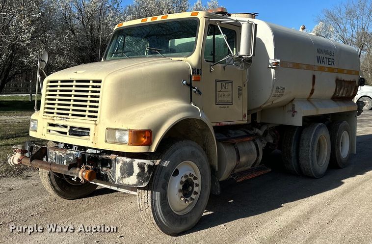 image for item DR5136 1997 International 8100  water truck