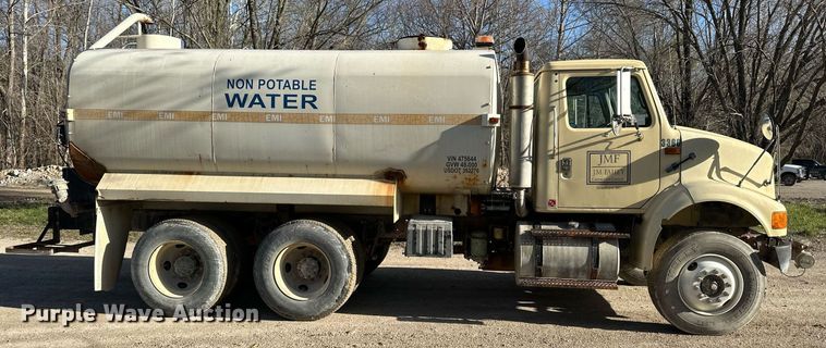 image for item DR5136 1997 International 8100  water truck