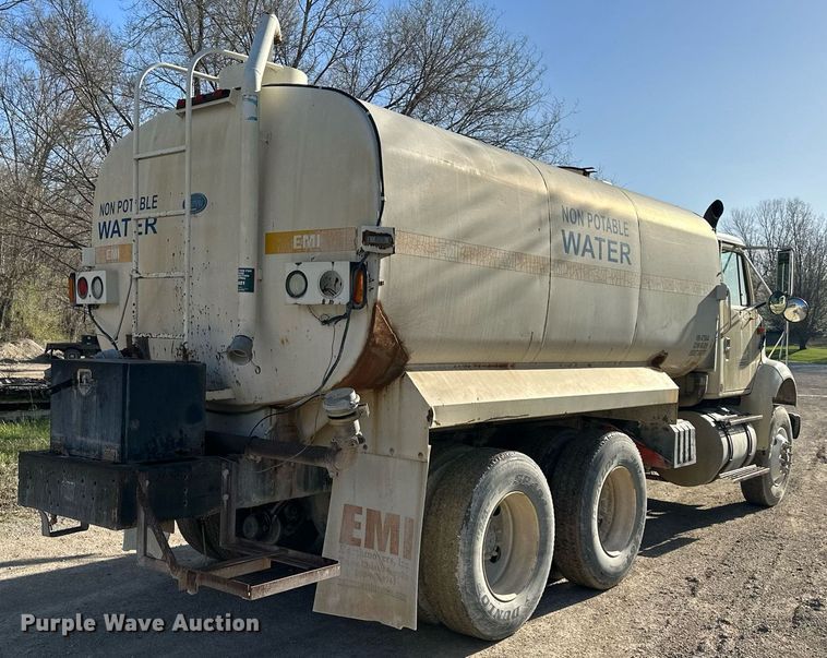 image for item DR5136 1997 International 8100  water truck