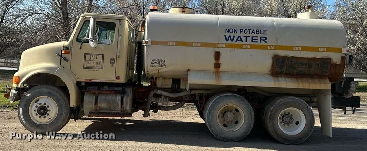 image for item DR5136 1997 International 8100  water truck