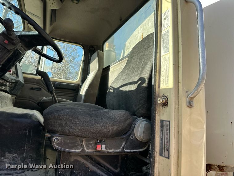 image for item DR5136 1997 International 8100  water truck