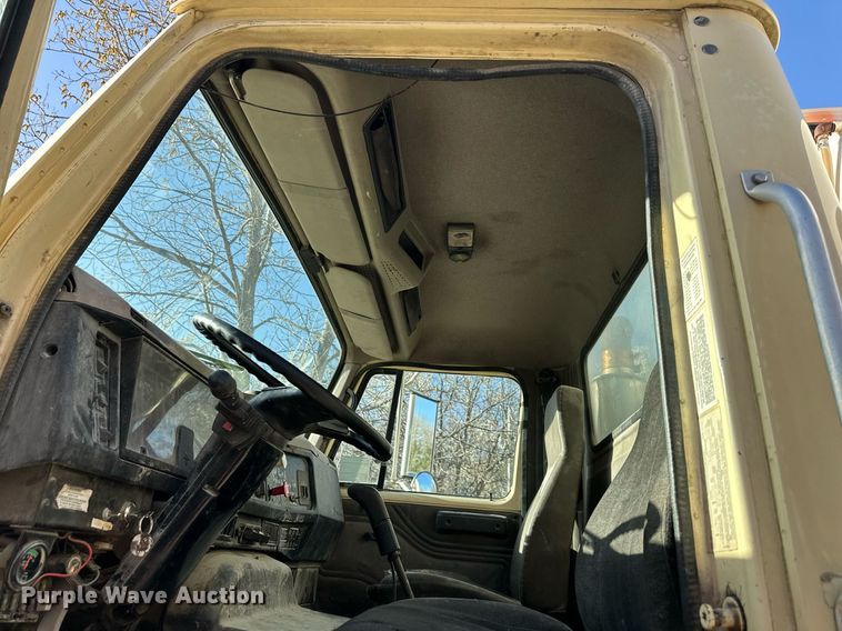 image for item DR5136 1997 International 8100  water truck