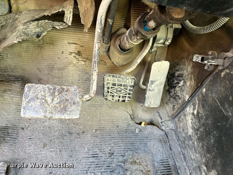 image for item DR5136 1997 International 8100  water truck