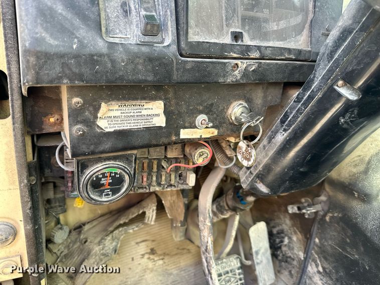 image for item DR5136 1997 International 8100  water truck