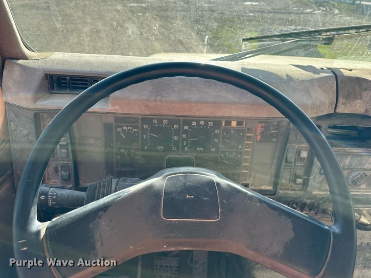 image for item DR5136 1997 International 8100  water truck