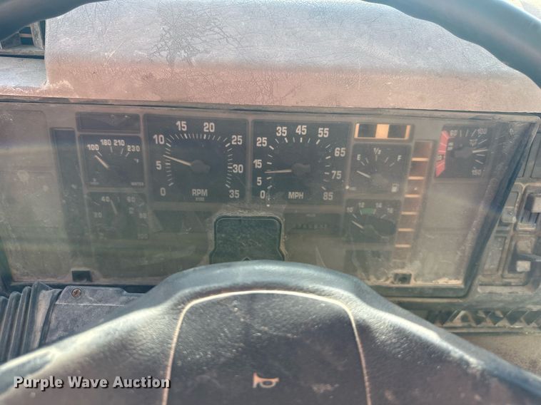 image for item DR5136 1997 International 8100  water truck