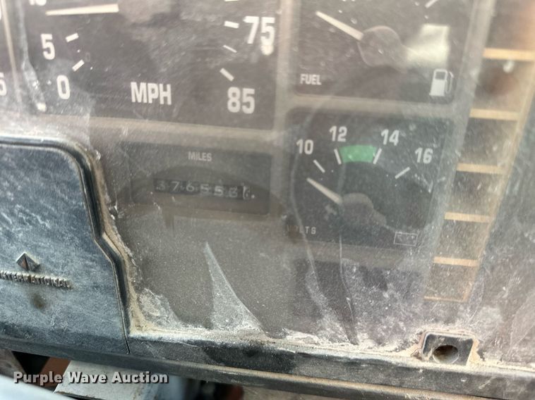 image for item DR5136 1997 International 8100  water truck