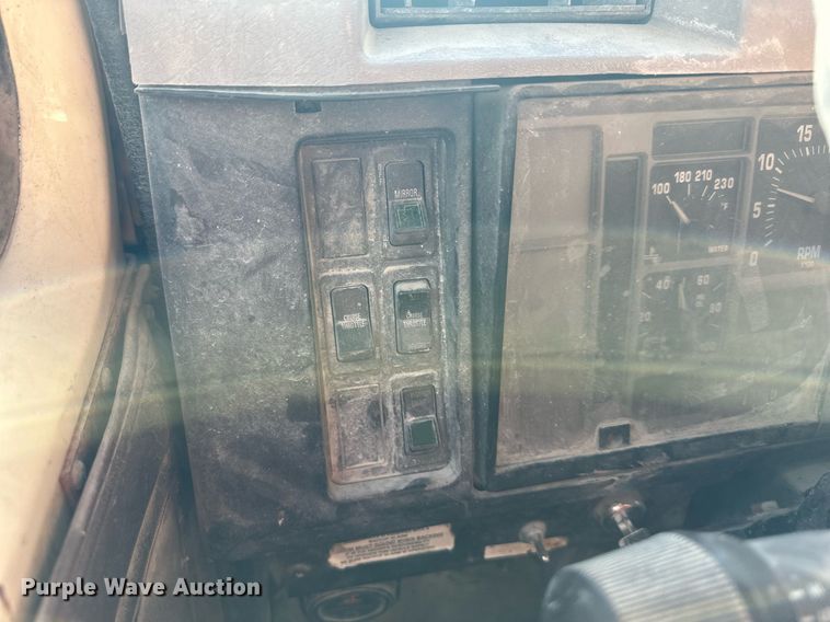 image for item DR5136 1997 International 8100  water truck