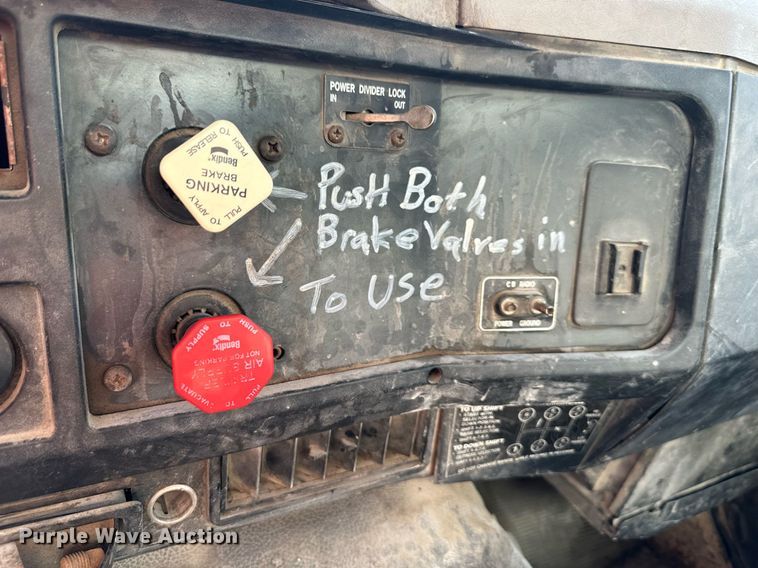 image for item DR5136 1997 International 8100  water truck