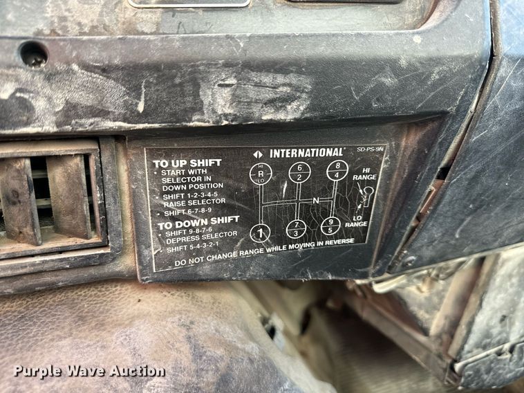 image for item DR5136 1997 International 8100  water truck