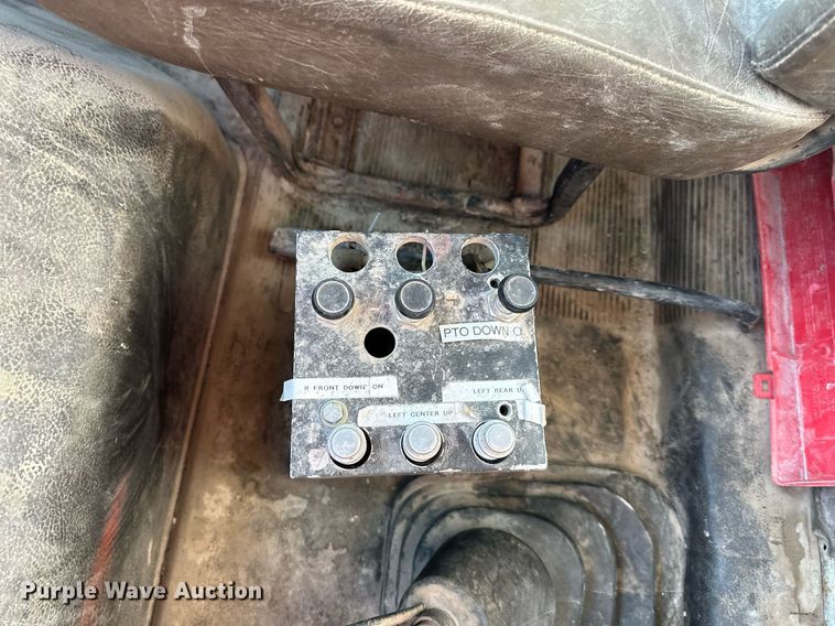 image for item DR5136 1997 International 8100  water truck