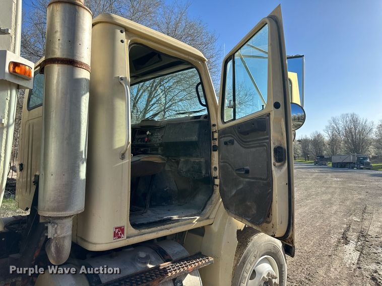 image for item DR5136 1997 International 8100  water truck