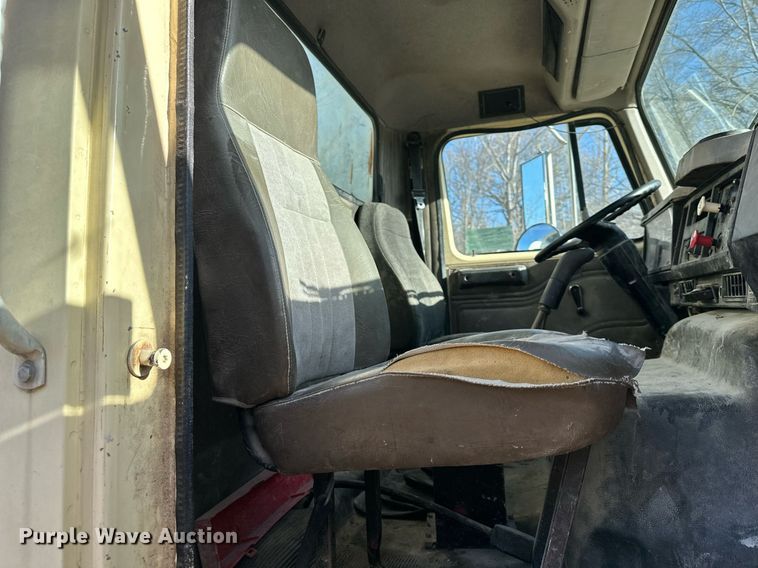 image for item DR5136 1997 International 8100  water truck