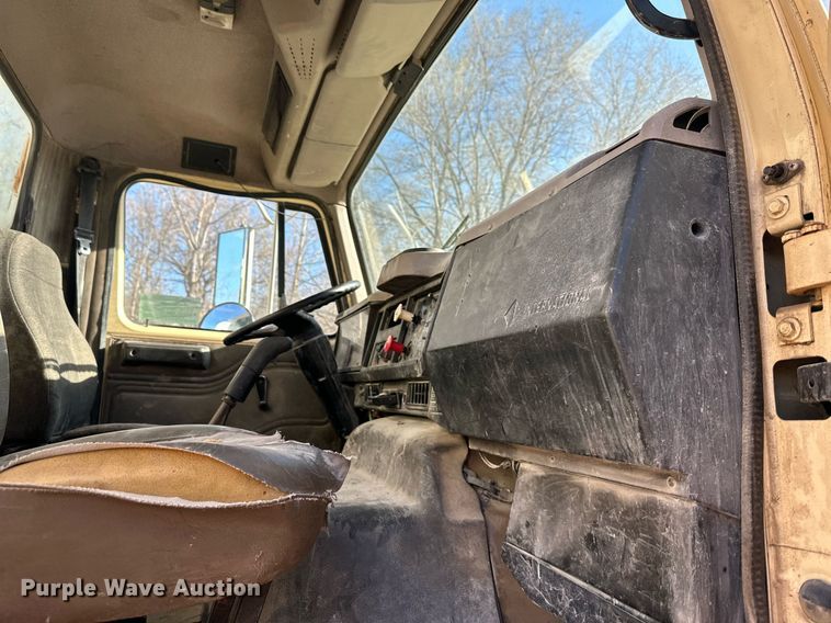 image for item DR5136 1997 International 8100  water truck