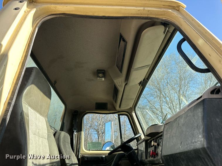 image for item DR5136 1997 International 8100  water truck