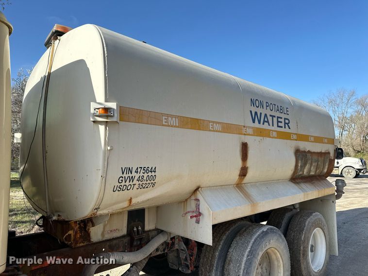 image for item DR5136 1997 International 8100  water truck