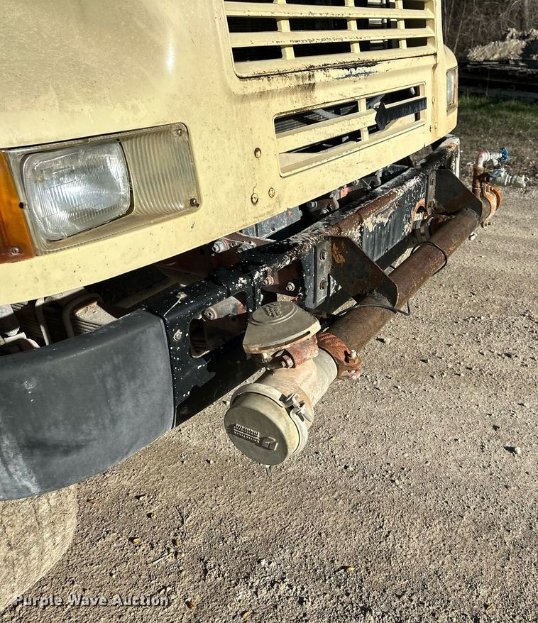 image for item DR5136 1997 International 8100  water truck