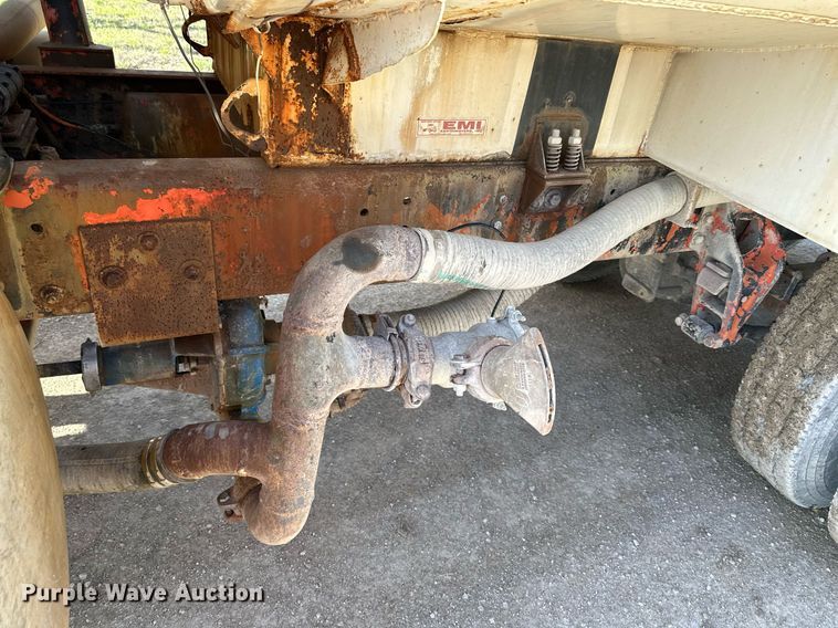 image for item DR5136 1997 International 8100  water truck