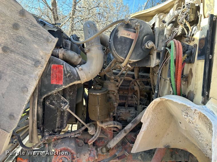 image for item DR5136 1997 International 8100  water truck