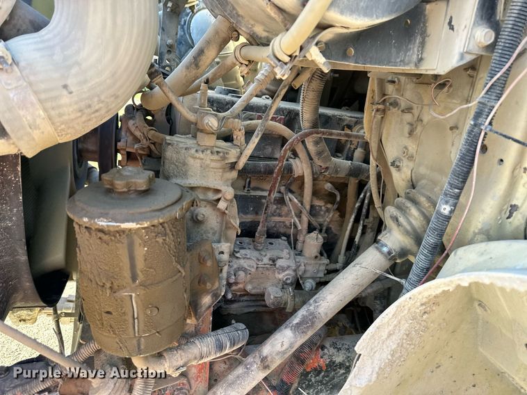 image for item DR5136 1997 International 8100  water truck