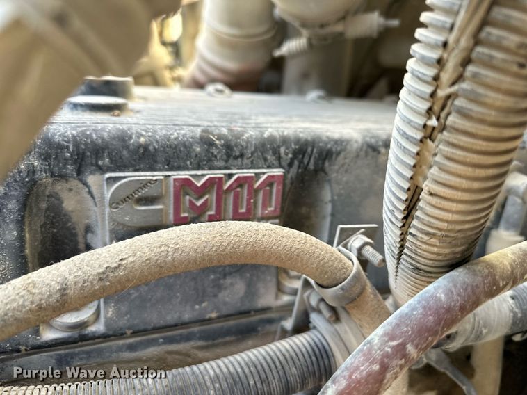 image for item DR5136 1997 International 8100  water truck