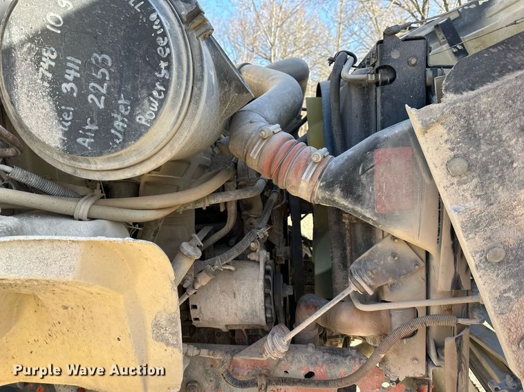 image for item DR5136 1997 International 8100  water truck