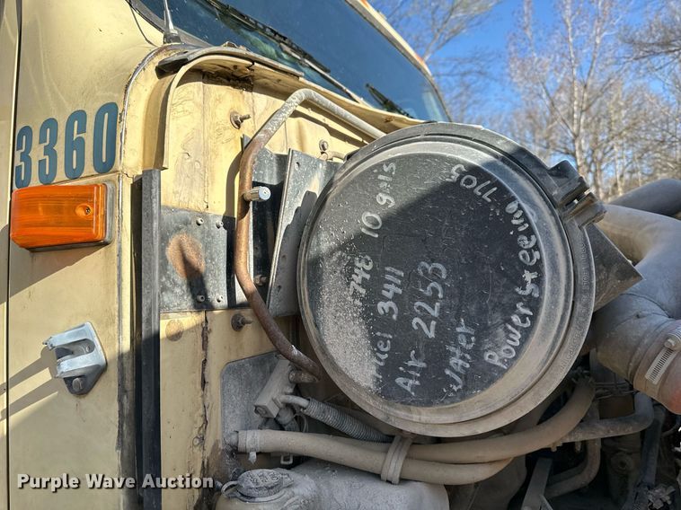 image for item DR5136 1997 International 8100  water truck