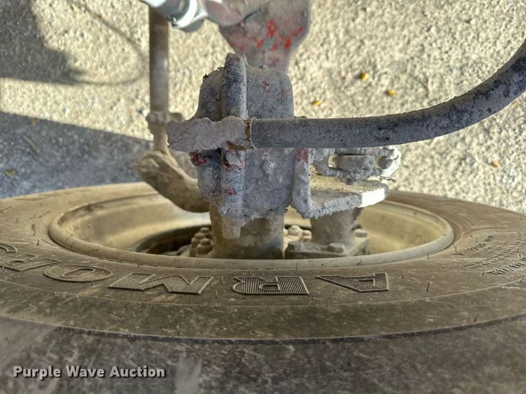 image for item DR5136 1997 International 8100  water truck