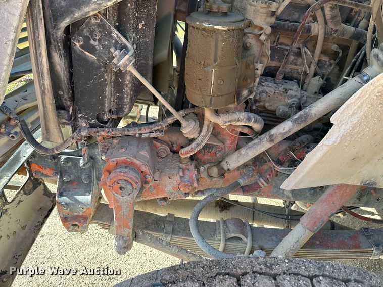 image for item DR5136 1997 International 8100  water truck