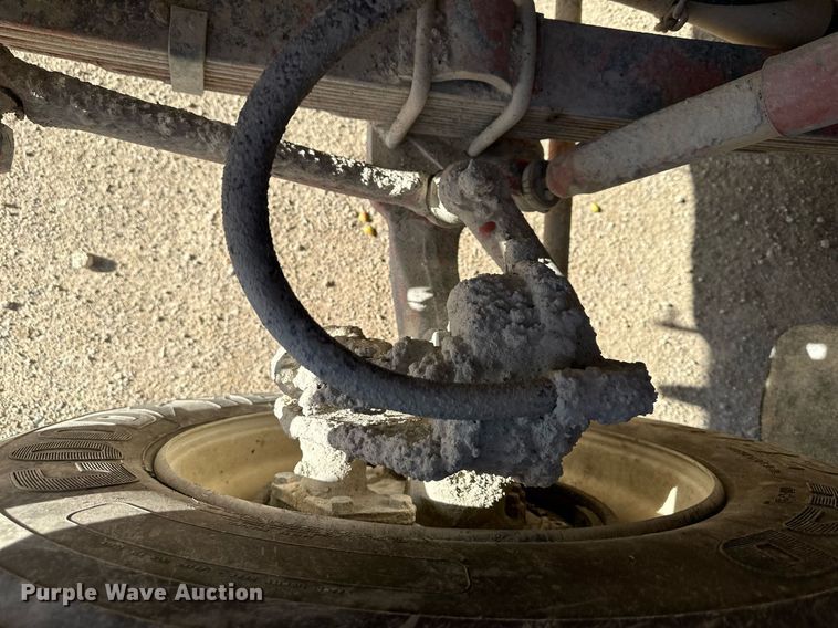 image for item DR5136 1997 International 8100  water truck