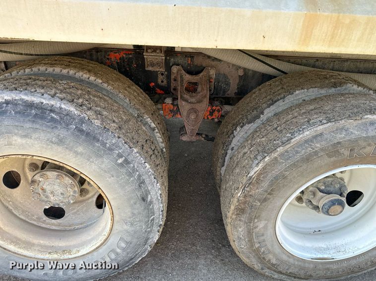 image for item DR5136 1997 International 8100  water truck