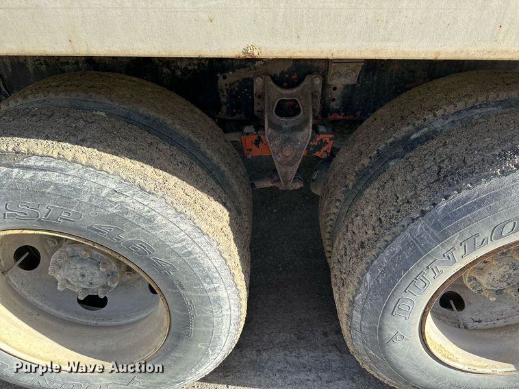 image for item DR5136 1997 International 8100  water truck