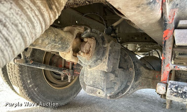 image for item DR5136 1997 International 8100  water truck