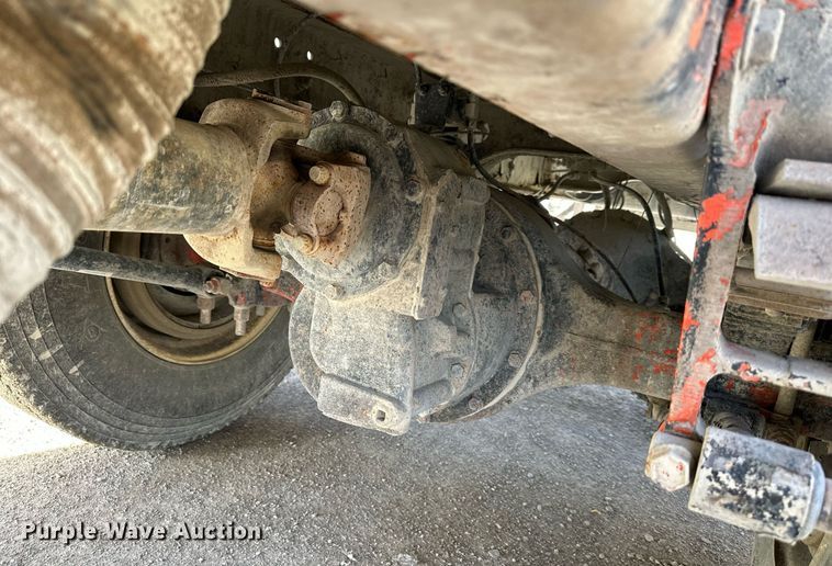 image for item DR5136 1997 International 8100  water truck