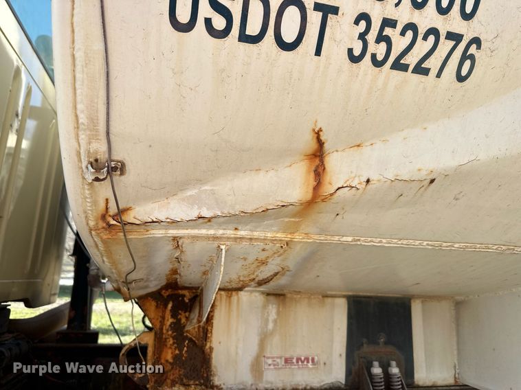 image for item DR5136 1997 International 8100  water truck