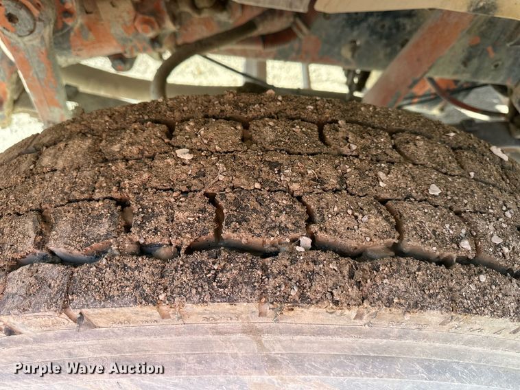 image for item DR5136 1997 International 8100  water truck