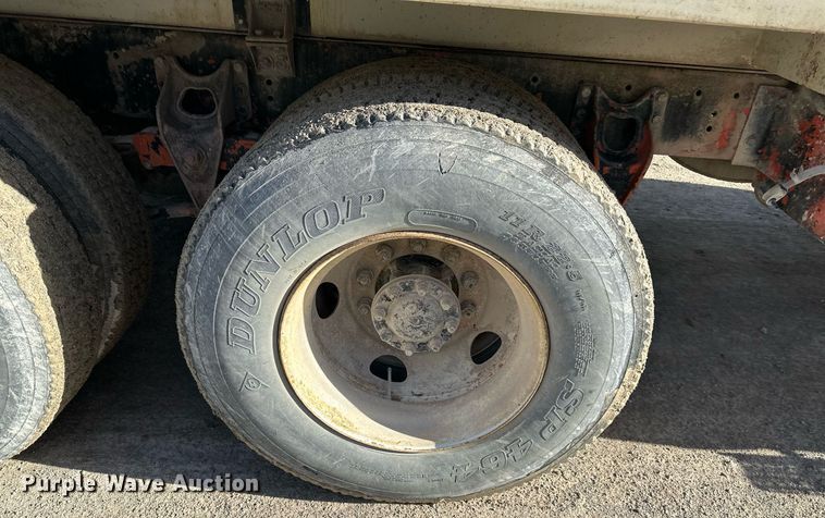 image for item DR5136 1997 International 8100  water truck