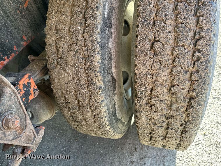 image for item DR5136 1997 International 8100  water truck