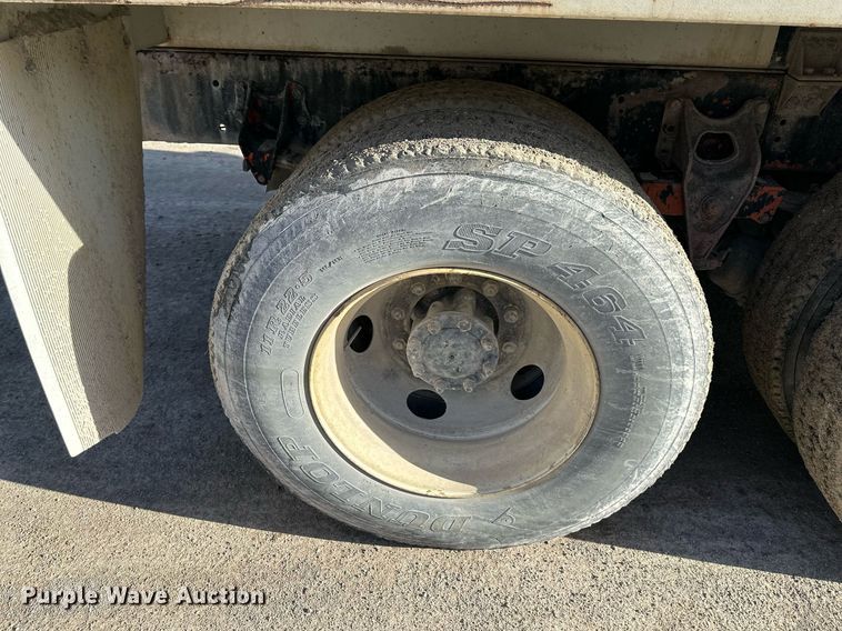 image for item DR5136 1997 International 8100  water truck