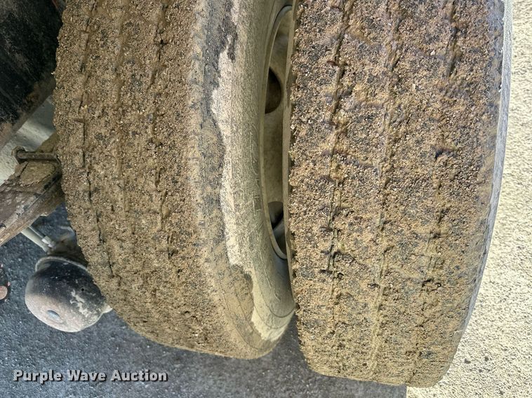 image for item DR5136 1997 International 8100  water truck