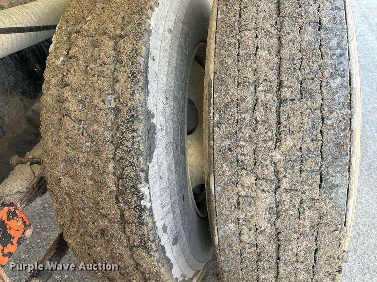 image for item DR5136 1997 International 8100  water truck