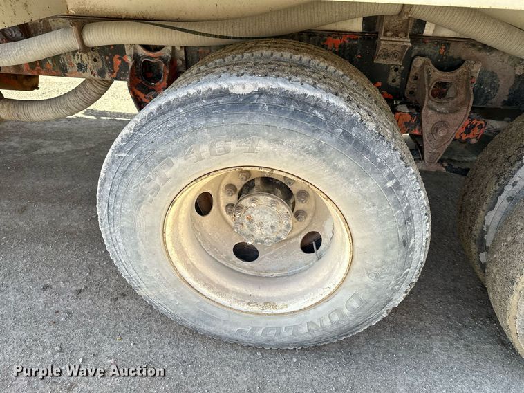 image for item DR5136 1997 International 8100  water truck