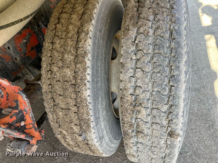 image for item DR5136 1997 International 8100  water truck