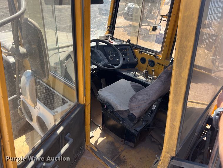 image for item DR5541 1989 Volvo A35  haul truck