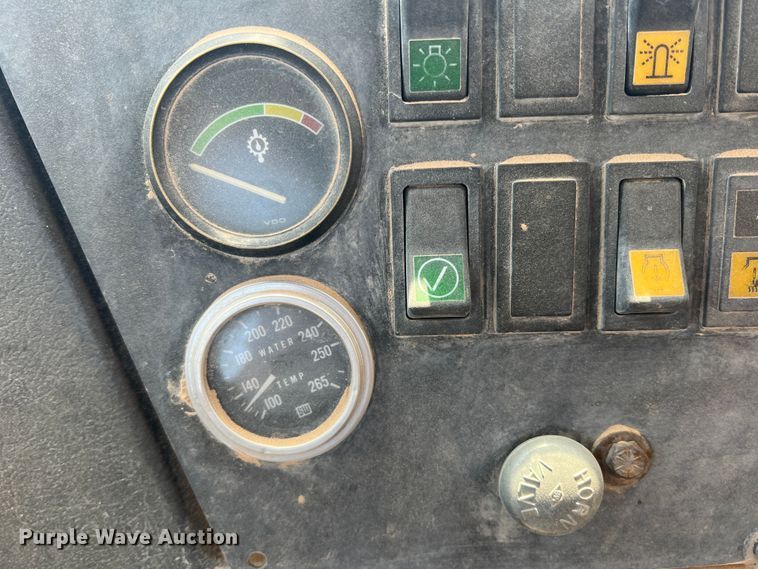 image for item DR5541 1989 Volvo A35  haul truck